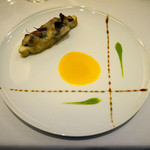 スリオラ - オナガダイのオーブン焼き
      キノコのアヒージョとトシーノ、サフランのソース