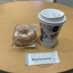 タリーズコーヒー - 料理写真:暫く待つと注文したカフェラテとドーナッツの出来上がりです。