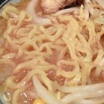 旭川らあめん泰斗 - 焙煎みそらあめん 830円 の麺