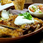 mekishikambarumarugari-ta - 「チキンファヒータ」ボリュームたっぷり。北陸健康鶏のメキシコ風鉄板焼き。