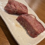 焼肉ホルモン黒澤 - 小さいけどこの厚さでーす