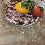 夜景×チーズ肉バル GARDEN - ローストビーフユッケ。この食べ方気に入りました^_^