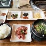 肉の青木商店 - 焼肉+テールスープランチ(お肉はロースを選択)