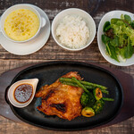 Golden Grand Grill Aoyama - ローストチキンランチ
