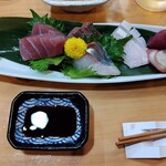 創作海鮮酒場 はる家 - お造り盛り合わせ。