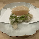 鮨桂太 - 帆立とタラの芽