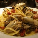 Bar e Trattoria AKKA - カキとベーコンのスパゲッティーニ