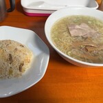 昇華 - 半チャーハン¥400 塩ラーメン¥500