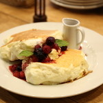 Banks cafe & dining - マスカルポーネパンケーキ ”ミックスベリー”