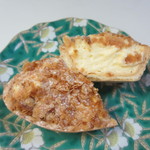 ケーキハウス・アン - サクッとしたパイ生地の上にアン自慢のカスタードクリームがたっぷり乗った食べ出すと止まらなくなる一品です。
