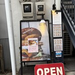 BOSSA BURGER - 店舗前のメニュー看板