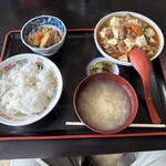 月山軒 - 牛すじ煮込み定食　半ライス