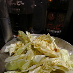 西乃屋 - お通しのキャベツ