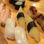 Sushi Izakaya Nihonkai - 寿司は一階の寿司屋から
