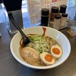 麺屋はる - 醤油ラーメン煮玉子のせのあっさり味