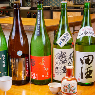 時季ならではの日本酒をはじめ、定番のお酒も種類豊富に取り揃え