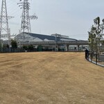 オールデイダイニング・ポモドーロ - 遠目ですが選手がランニングしています‍♀️