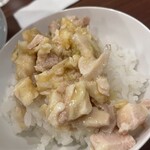 担々麺くろおに - ネギダレ鶏ごはん！　220円。