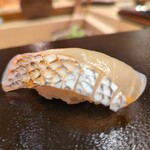 すし 良月 - 真鯛(腹側)