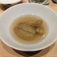 すし 良月 - 鮑の出汁にウニを浮かべたいちご煮風料理