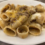 ラッコ アメーノ - イカのようなパスタのボロネーゼ