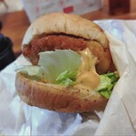 ケンタッキーフライドチキン - 料理写真:これはソースです。チーズどこ??ってなりました。