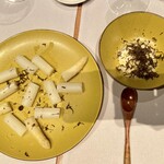 アルカナイズ - ホワイト・アスパラガス コンテチーズの泡ソース トリュフ