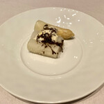 アルカナイズ - ホワイト・アスパラガス コンテチーズの泡ソース トリュフ