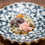 ミノ、せんまい、ミミの湯引き3種盛り