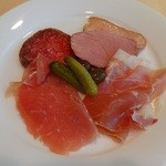 ムッシュ - 生ハム盛り合わせ1400円（写真は1人用に分けられてます）