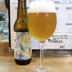 バール トレンタ トレ - fete西麓メロンIPA（￥1200）。三島産のメロン果汁に加え、隠し味に静岡茶を使用