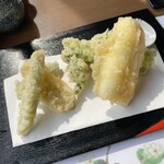 蕎麦処 くに作 - 穴子と春野菜の天ぷら