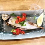 バール トレンタ トレ - 沼津アジの香草ロースト（￥990）。ニンニク＆ハーブがしっかり香ります