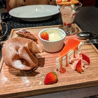 セントラム グリル＆ワイン - 4種のデザートプラッター