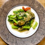 バール トレンタ トレ - 広島産カキと菜の花のアーリオオーリオ（￥1000）。ぷっくりジューシーな牡蠣が嬉しい