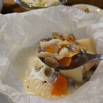 キッチン ブルー グローブ - あさり、茸、出汁は茸と野菜とあさりだけ？