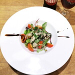 バール トレンタ トレ - 広島産カキのオイル漬け（￥880）。旨味濃厚、生っぽくて美味しい