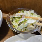 キッチン ブルー グローブ - サラダをいただき