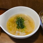 キッチン ブルー グローブ - 白菜スープのアップ