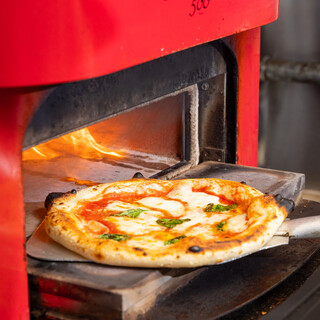 400度の石釜で焼き上げるPIZZA