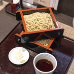 鵠沼海岸 蕎麦兄 - せいろ蕎麦（980円）。