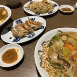 廣東餃子房 伊川谷店 - 