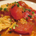 福建家庭料理 旬の香 - 「福建式　トマトと玉子のナンプラー炒め」
      ナンプラーの香りとコク！　トマトの甘酸っぱさが痛快なパ～ンチ♪
      