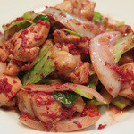 福建家庭料理 旬の香 - 「福建風若鶏の酒粕炒め」
      若鶏がプルッと柔らかく。
      紅麹の香り、濃厚なコクが優しいパンチ！ 
      