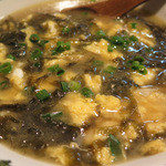 福建家庭料理 旬の香 - 「福建海苔と玉子のスープ」
      福建の岩海苔は磯臭くはありません！サラサラっと、おおらかな気持ちになれる具沢山のスープです！
      