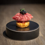 USHIGORO S. - キャビアと和牛の燻製タルタル