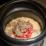 USHIGORO S. - 黒トリュフと牛ヒレの土鍋ご飯