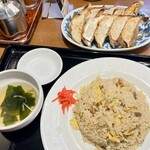 味の時計台 - チャーハン（普通） ＋ 大ぶり餃子 2ヶ                                   ¥ 800 ＋ ¥ 840