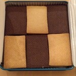 ブノワ・ニアン 銀座 - クッキー缶24枚入 2500円(税込)