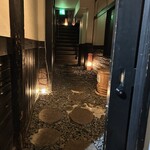 居魚屋 うおはん - 扉を開けた内装